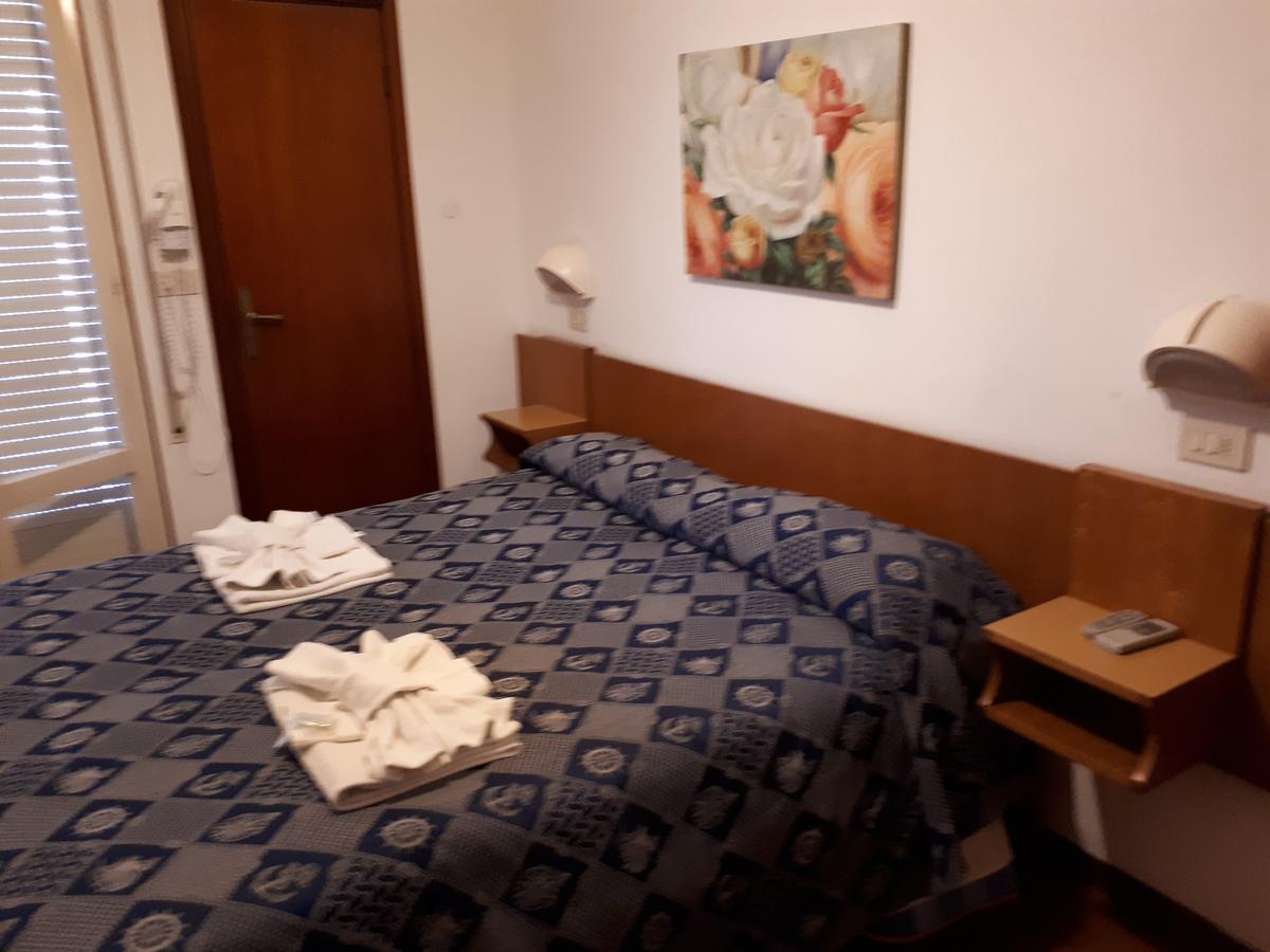 Hotel Emanuela Rimini Zewnętrze zdjęcie