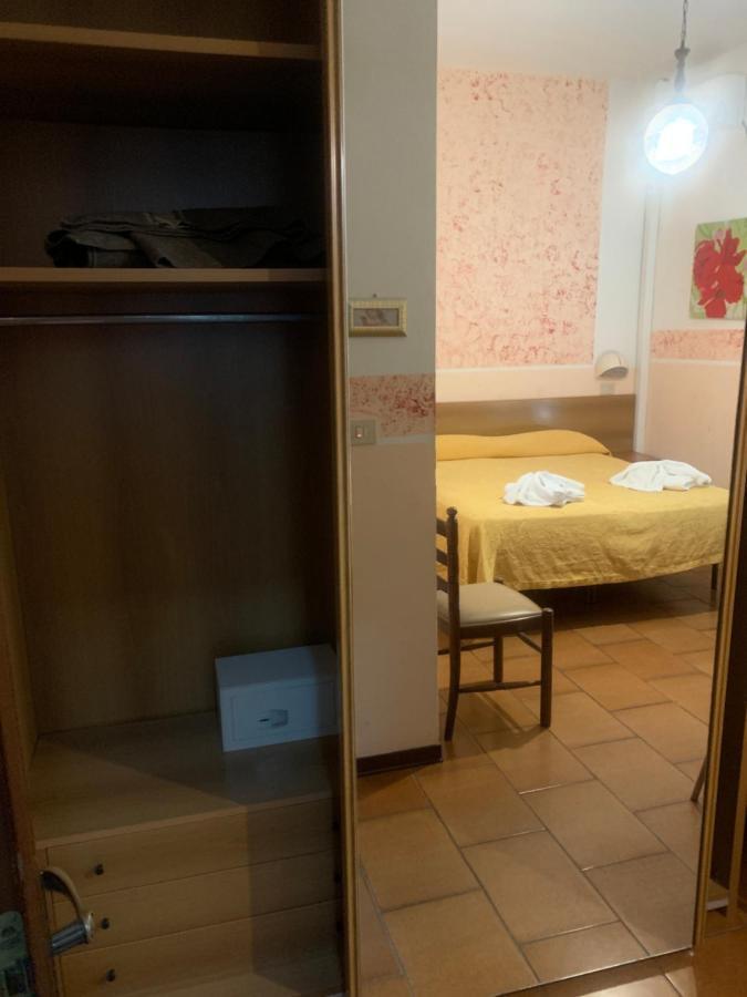 Hotel Emanuela Rimini Zewnętrze zdjęcie